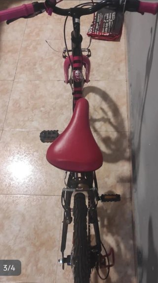 Bicicleta niña Btwin rosa y negra