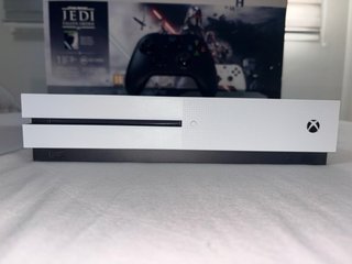 Xbox One S 1TB + Controller