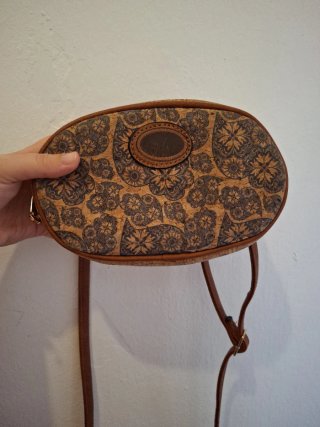 Bolso pequeño de corcho con estampado