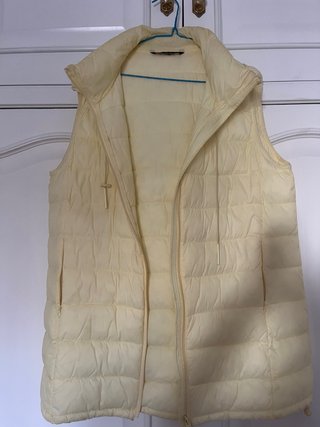Chaleco Zara Amarillo con Capucha