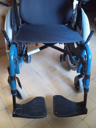 Silla de ruedas grande