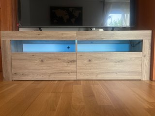 Mueble TV madera estilo moderno con led