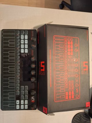 IK Multimedia Uno Synth Pro Desktop Sintetizador