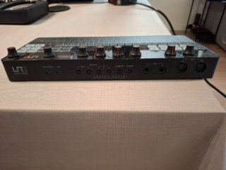 IK Multimedia Uno Synth Pro Desktop Sintetizador