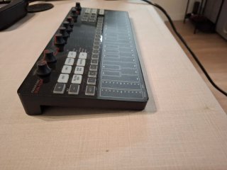 IK Multimedia Uno Synth Pro Desktop Sintetizador