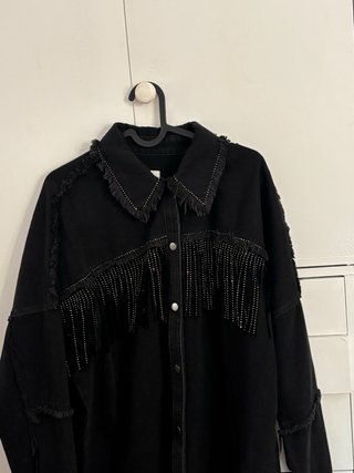 Chaqueta vaquera negra con flecos