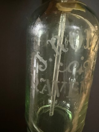 Sifón antiguo de vidrio verde
