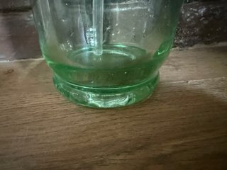 Sifón antiguo de vidrio verde