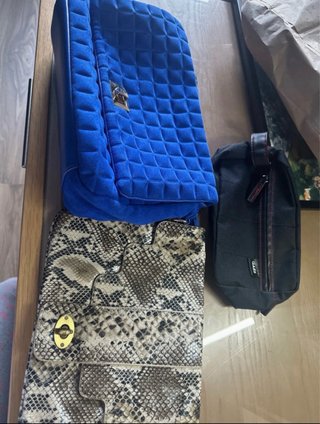 Lote 3 bolsos: azul, beige y serpiente