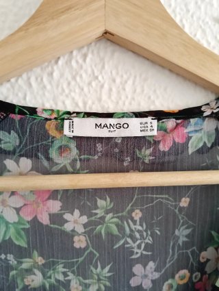 Blusa Mango floral negra semitransparente Talla S