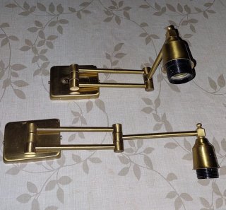Lámpara de pared dorada extensible