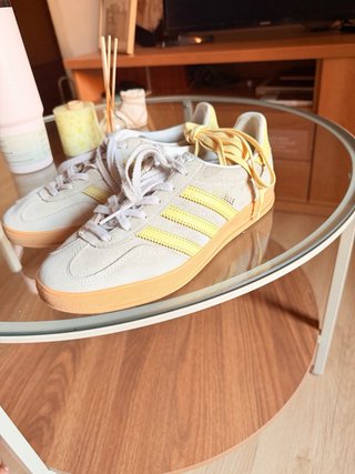 Zapatillas Adidas Beige y Amarillas Talla 39.5 fr