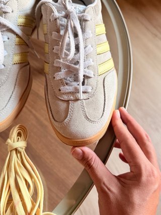 Zapatillas Adidas Beige y Amarillas Talla 39.5 fr
