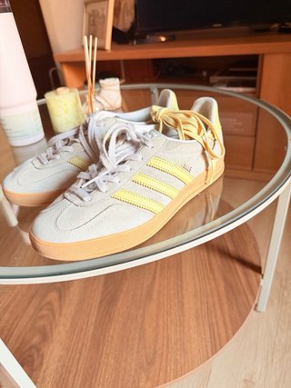 Zapatillas Adidas Beige y Amarillas Talla 39.5 fr