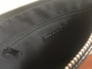 Bolso negro Atmosphere efecto piel serpiente