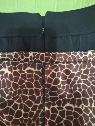 Lote 2 faldas: negra y estampado