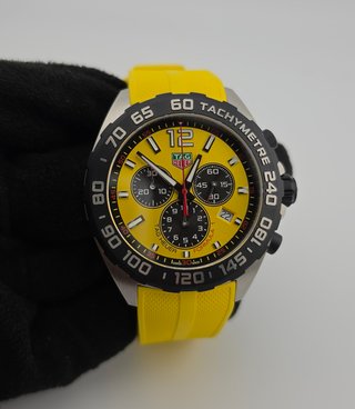 Reloj TAG Heuer Formula 1 Amarillo Nuevo