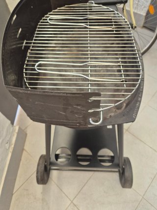 Barbacoa Carbón con ruedas, utensilios y su funda