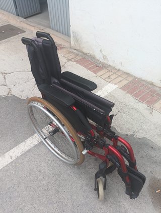 Silla de Ruedas Plegable Roja