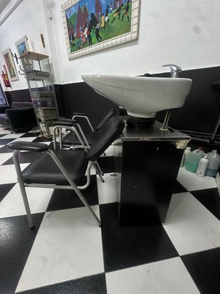 Lavadero doble peluquería con sillas