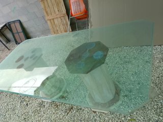 Mesa cristal pie piedra beige