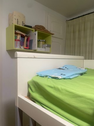 2 Literas,(4 camas)Cajonera y Estantes Pared.