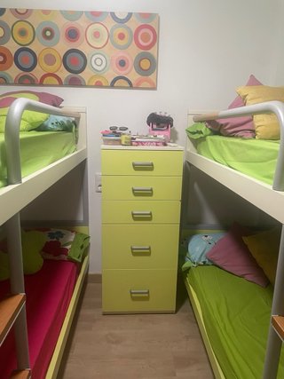 2 Literas,(4 camas)Cajonera y Estantes Pared.