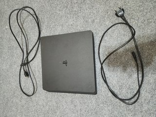 PS4 Slim + Cables HDMI y Alimentación