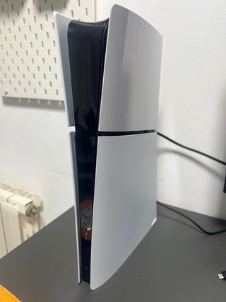 PS5 Slim Blanca con Volante y Cuenta