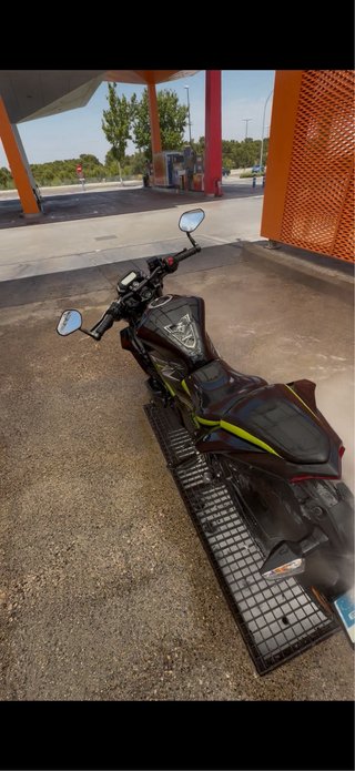 Kawasaki Z125 Naked Negra y Verde