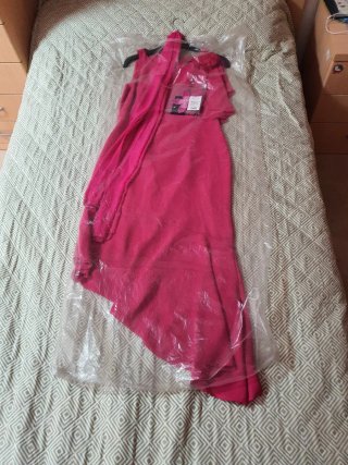 Vestido rosa Alberto Sola con chal