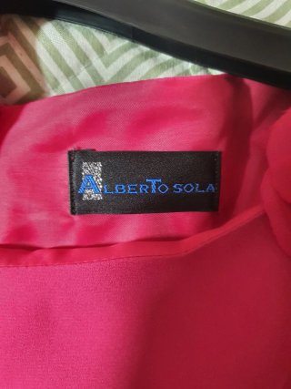 Vestido rosa Alberto Sola con chal