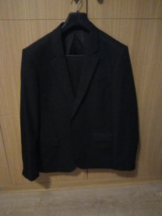1 Traje de chaqueta caballero negro y 1 gris plata