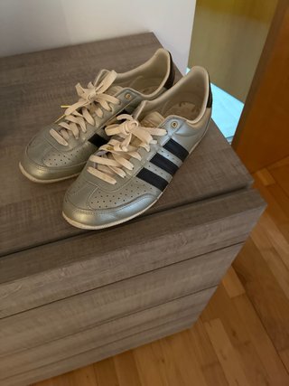 Zapatillas Adidas Japan Plata y Negro