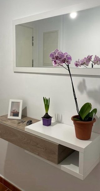 Mueble recibidor con cajón colgante
