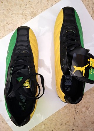 Botas de fútbol nuevas talla 42