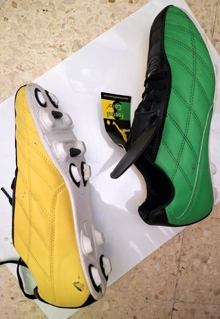 Botas de fútbol nuevas talla 42