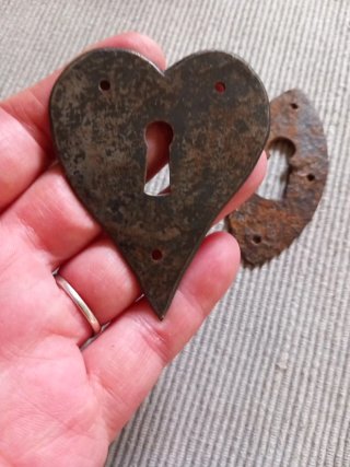 2 Antiguas Bocallaves Hierro Corazón y Oval