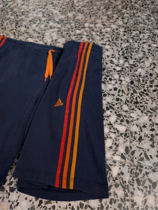 Pantalón corto Adidas azul y naranja