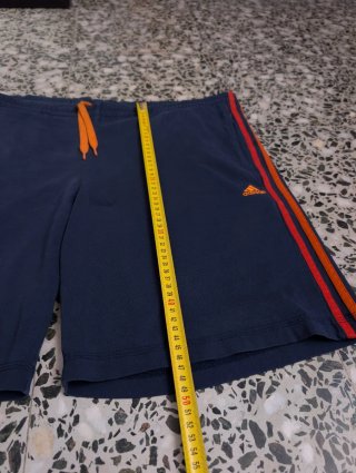 Pantalón corto Adidas azul y naranja