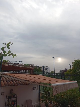 Toldo eléctrico retráctil