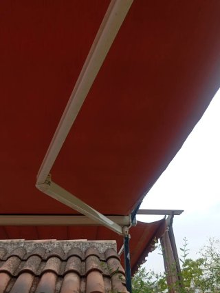 Toldo eléctrico retráctil