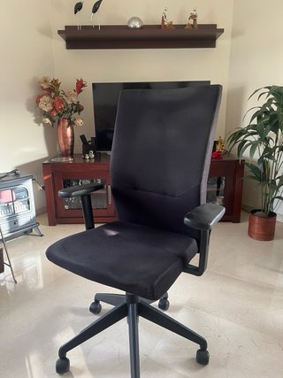 Silla de oficina ergonómica negra