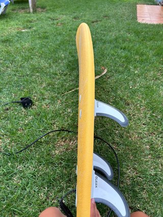 Tabla de surf amarilla como nueva