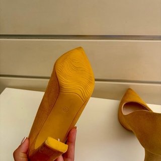 Zapatos de Tacón de Ante Amarillo Mostaza!!