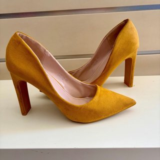 Zapatos de Tacón de Ante Amarillo Mostaza!!