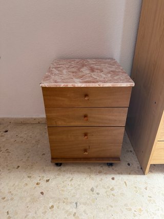 Cajonera de madera con papel pintado