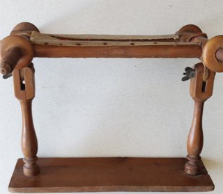 Bastidor de bordar antiguo de madera
