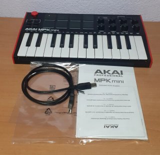 Controlador MIDI Akai MPK mini