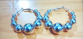 Pendientes de aro con bolas plateadas, sin envío